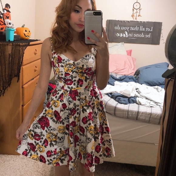 Vintage Inspired Rose and Skull Pin Up Dress - Picture 4 of 4